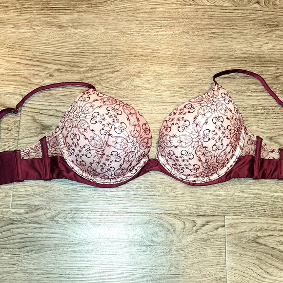 Victoria's Secret Very Sexy Push-Up Padded Bra - Picture 1 of 5